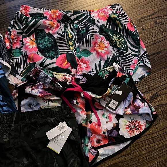 Old Navy running shorts size S, lot of 5 pairs, NWT - Picture 3 of 3